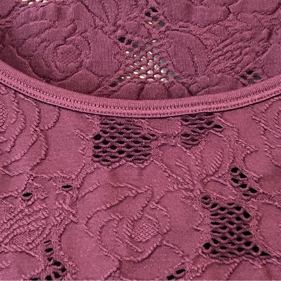 Torrid Burgundy Floral Lace Short Sleeve Top - Picture 3 of 6